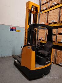 Carrello elevatore retrattile Jungheinrich