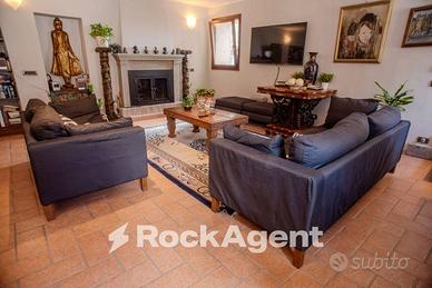 CASA INDIPENDENTE CON VISTA SUL CASTELLO