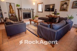 CASA INDIPENDENTE CON VISTA SUL CASTELLO