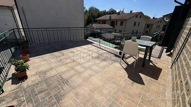 Appartamento di 240 m² con più di 5 locali e box a