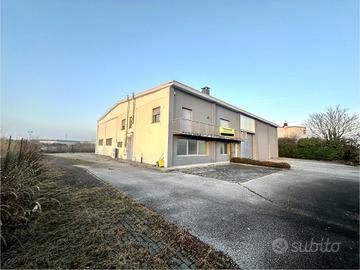 Tavagnacco: Capannone industriale