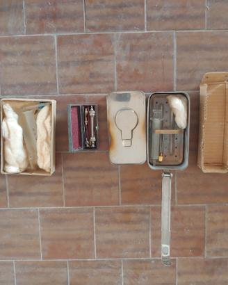 Lotto siringhe in vetro e contenitori vintage