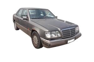 Mercedes W124 Restyling Demolita - Per Ricambi
