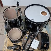 Batteria acustica Pearl Target completa.