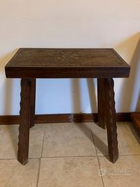 Sgabello in legno massello con finitura artigianal