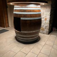 Botte in legno con piano di appoggio