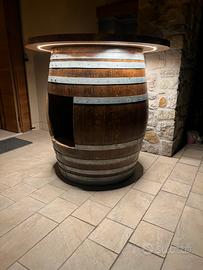 Botte in legno con piano di appoggio