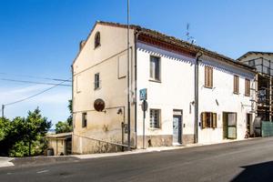 CASA INDIPENDENTE A MONTE URANO