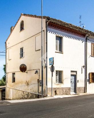 CASA INDIPENDENTE A MONTE URANO