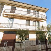 Bilocale con balcone e posto auto a Merone