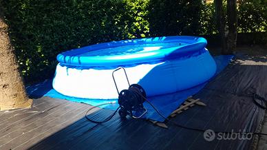 Piscina intex con piccolo foro