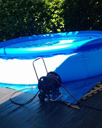 Piscina intex con piccolo foro