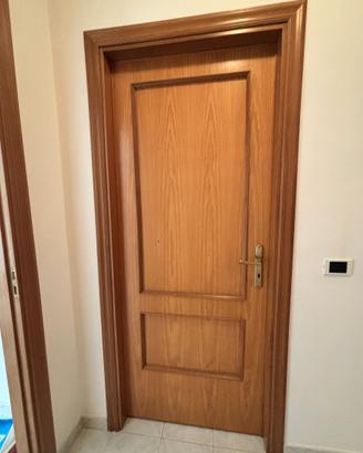 Porte interne artigianali in legno di noce