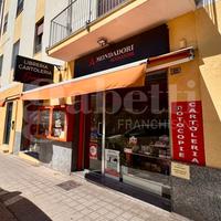 Locale commerciale doppia vetrina