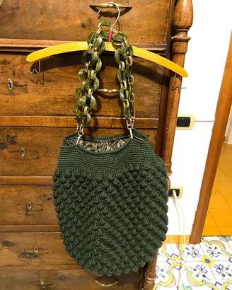 Borsa realizzata a mano in lana a punto nocciolina