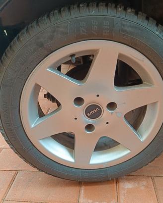 4 cerchi + 4 gomme M+S Smart