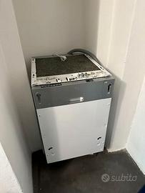 lavastoviglie a incasso whirlpool come nuova