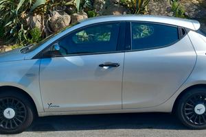 LANCIA YPSILON 1.0 FIREFLY HYBRID ECOCHIC SILVER