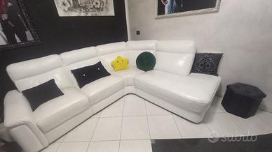 Divano curvo in pelle bianca Chateau d’Ax