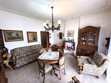 Casa con corte e box