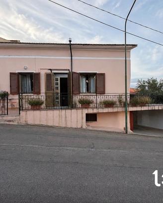 Casa di borgo con corte esterna