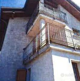 Porzione di villa bifamiliare a Veduggio con Colza