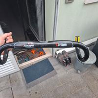 Piega manubrio in carbonio