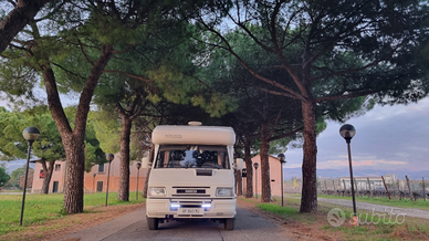 Camper Semiintegrale Iveco Daily 2,8 td 4 posti