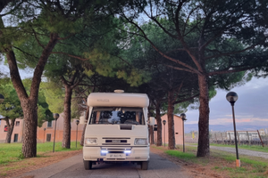Camper Semiintegrale Iveco Daily 2,8 td 4 posti