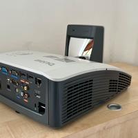 Proiettore a ottica ultra corta BenQ
