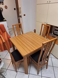 Tavolo allungabile piu quattro sedie