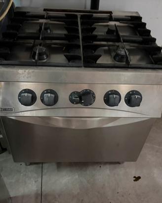 Quattro fuochi zanussi con forno