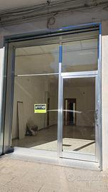 Luminoso e appetibile negozio