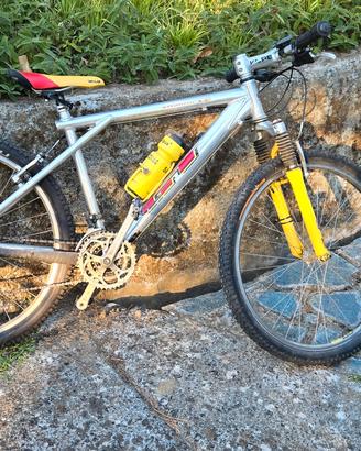 Mountain Bike Vintage GT Avalanche LE 