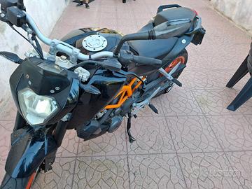 KTM Duke 390 Anno 2015