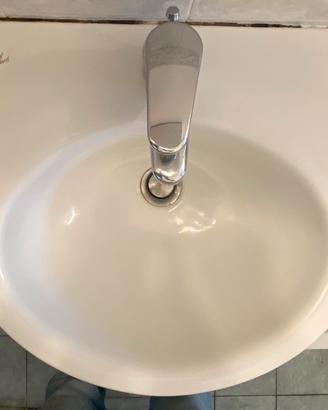 Wc bidet lavandino, piatto doccia con rubinetteria