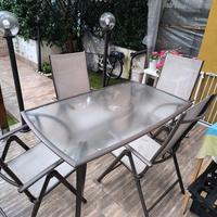 Tavolo da giardino e sedie