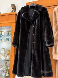 Cappotto in pelliccia nera
