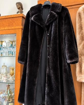 Cappotto in pelliccia nera