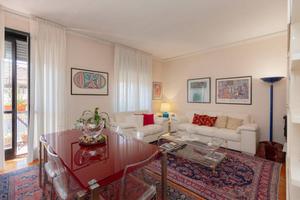 Appartamento di 120 m² con 5 locali e box auto a T