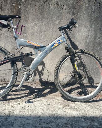 bicicletta MTB 