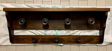 Arte povera appendiabiti leggi testo