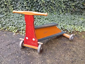 antico giocattolo triciclo in legno