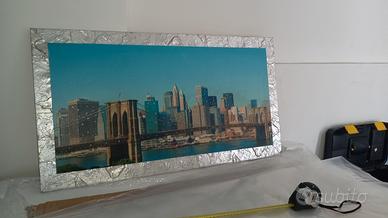 Quadro con cornice argento.