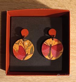 Orecchini in tiglio, farfalle