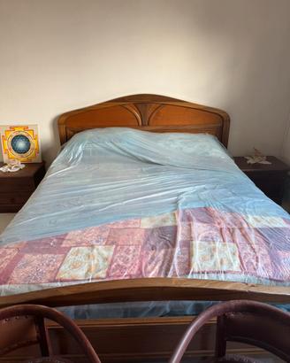 Letto matrimoniale in legno noce antico