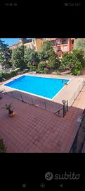 Stanza in appartamento ristrutturato con piscina