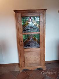 Mobiletto con vetri piombati