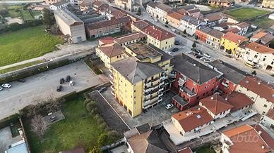 4 LOCALI A ISOLA RIZZA