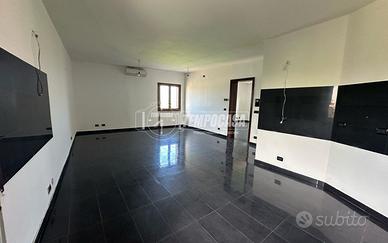 Trilocale ristrutturato in piccola palazzina